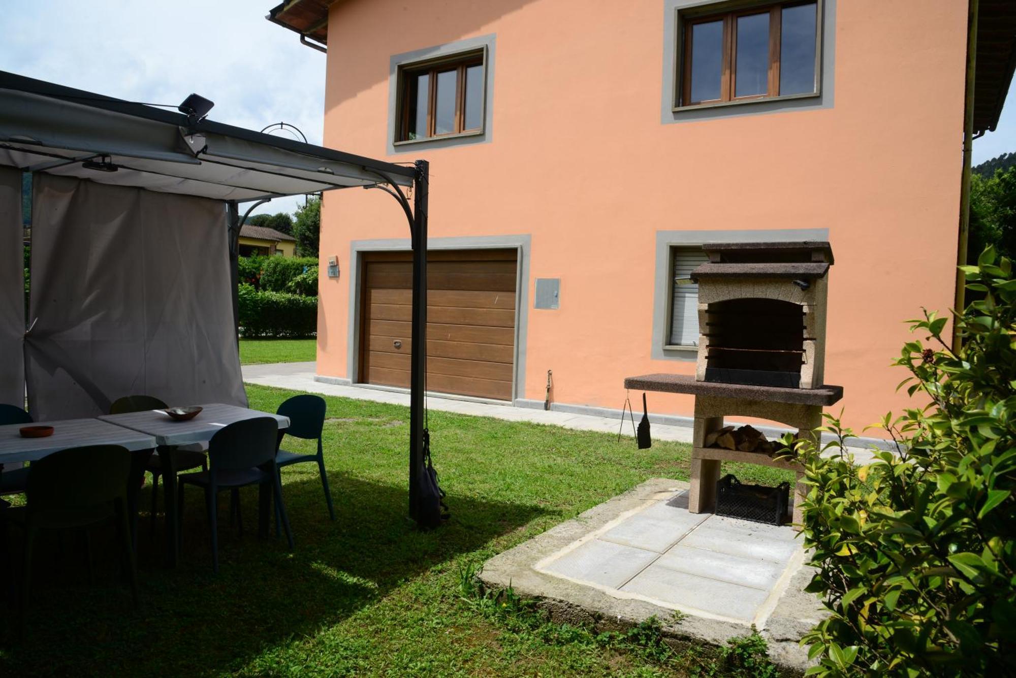 Villa Casa Hydrangea Con Piscina E Giardino à Bagni di Lucca Extérieur photo